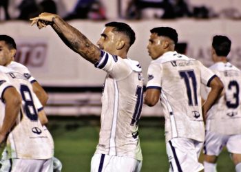 Tristán Suárez le ganó a Almagro en el final y a Patronato se le escapó el triunfo