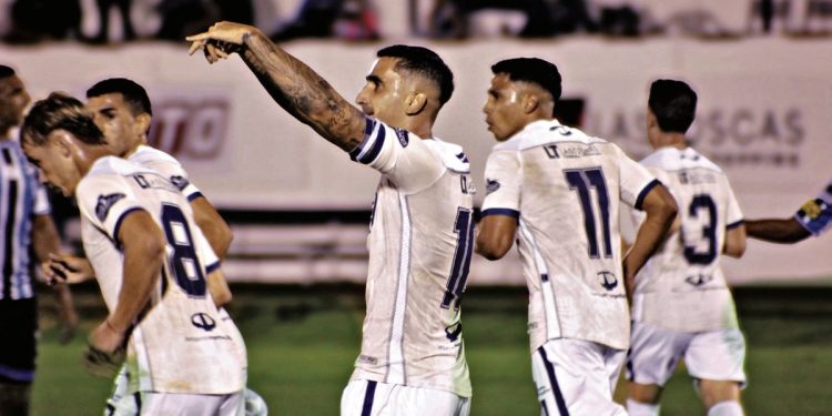 Tristán Suárez le ganó a Almagro en el final y a Patronato se le escapó el triunfo