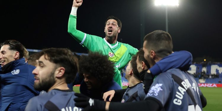 Video: Augusto Batalla atajó dos penales y le dio el triunfo sobre la hora al Rayo Vallecano