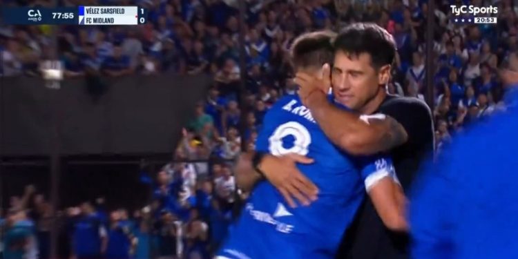 Video: el abrazo de Braian Romero con Sebastián Domínguez luego del gol
