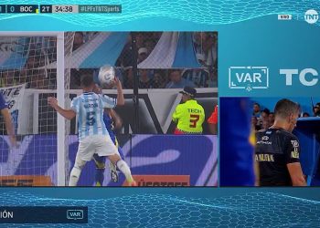 Video: el penal que pidió todo Boca y que Falcón Pérez no cobró a pesar de ir al VAR