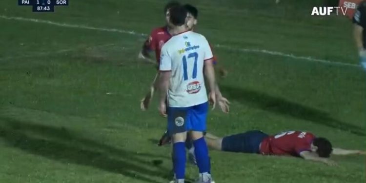 Video: la brutal trompada de nocaut en el fútbol uruguayo