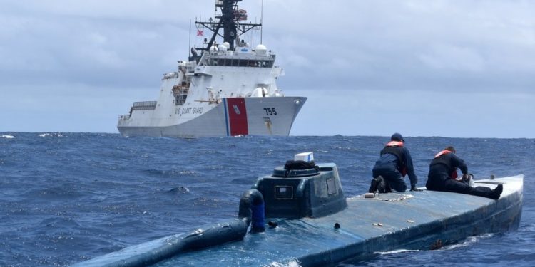 El submarino interceptado en las Azores con 6,5 toneladas de cocaína se dirigía hacia el río Guadalquivir