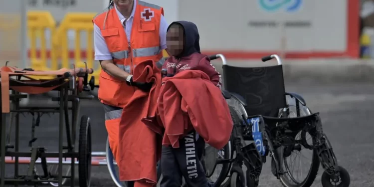 Rescatados tres cayucos en Canarias en las últimas horas y se busca a uno más