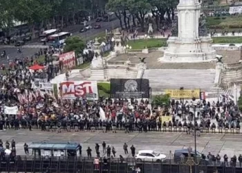 Incidentes con barras bravas que participaron de la marcha de los jubilados