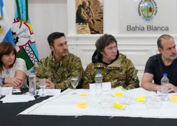 En sorpresivo viaje, Javier Milei visita Bahía Blanca tras devastador temporal que dejó 16 muertos