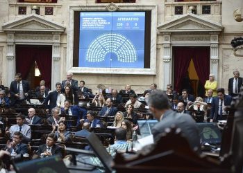 Sesión de Diputados para tratar DNU de acuerdo con FMI en directo”: El peronismo acusa al oficialismo de ‘compra de votos’ en la previa al debate” -VIDEO-