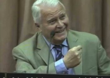 Clase magistral del General Heriberto Auel* sobre el decreto, en democracia, de aniquilamiento del terrorismo en Argentina