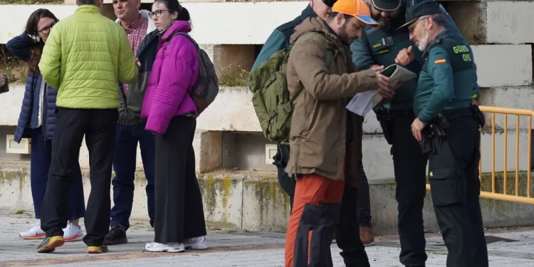 Unos 150 familiares y allegados del historiador desaparecido se desplazan hasta Laguna para continuar con su búsqueda