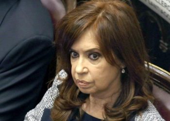 Con cinismo, vulgar estilo y falacias, la condenada por corrupción, Cristina Kirchner, arremete contra Javier Milei por acuerdo con el FMI