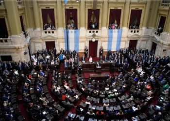 Asamblea Legislativa: Bancas Vacías y Palcos Militantes para Escuchar a Javier Milei