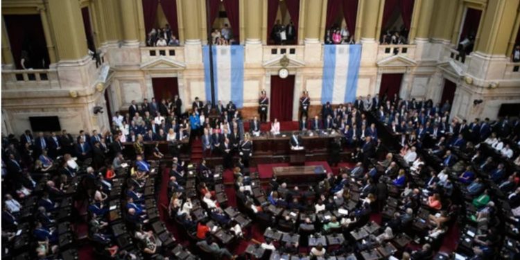 Asamblea Legislativa: Bancas Vacías y Palcos Militantes para Escuchar a Javier Milei