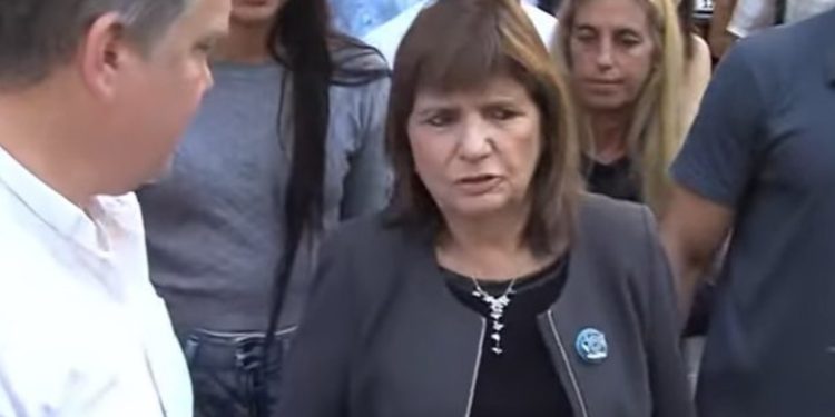 Bullrich camina la ciudad, critica la gestión porteña y deja abierta la posibilidad de una candidatura