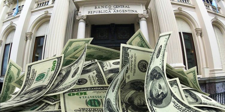 BCRA debió vender Dólares y la jornada cerró con récord de demanda por parte de distintos operadores del mercado de cambios.