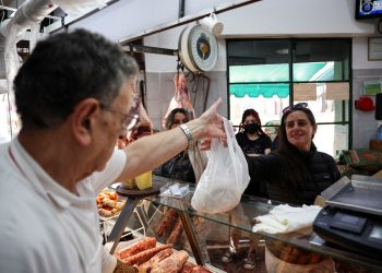 La inflación tuvo un leve repunte y quedo en 2,4%, impulsada por tarifas, alquileres y alimentos. A comienzos de 2024 se había situado en 20,6%