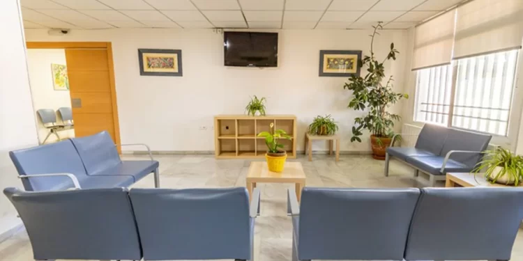 La Policía desaloja a la huésped okupa tras pasar 355 noches en el albergue juvenil de la Junta de Andalucía en Granada