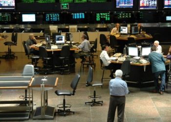 Ansiedad en el mercado por el FMI: caen acciones y bonos y se recalienta el dólar