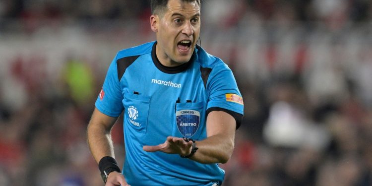 Árbitros para el debut de la Libertadores: el uruguayo Tejera con River