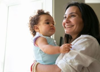 AUH ANSES: El Gobierno confirmó un nuevo aumento para abril, ¿de cuánto es y cuándo se cobra?