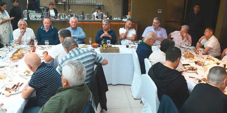 Barrionuevo propone un paro general de 36 horas y el adelantamiento de elecciones en la CGT