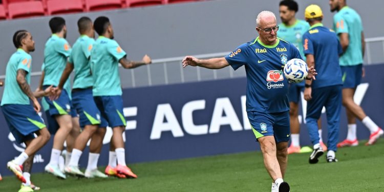 Brasil cambia medio equipo contra Argentina