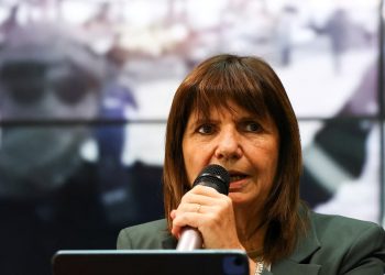Bullrich advirtió que creará una ley “para la prohibición total” de las barrabravas tras la marcha de Jubilados