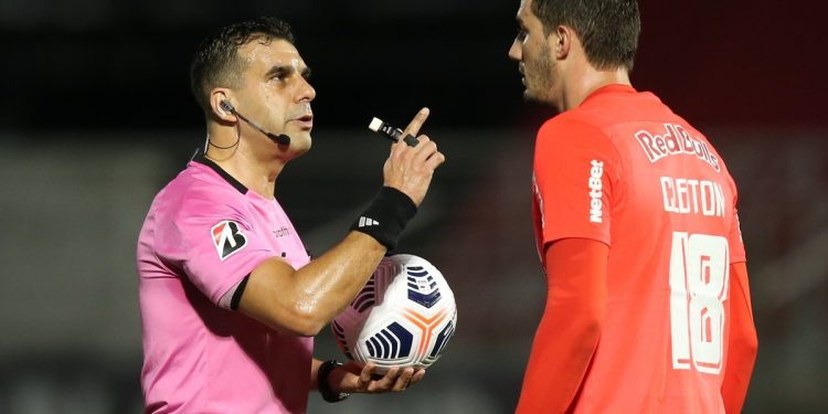 Cambio de reglas FIFA: ninguna ley servirá si no se aplica