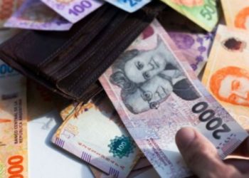 Caputo festejó los salarios “más altos en 5 años”: qué dicen los datos