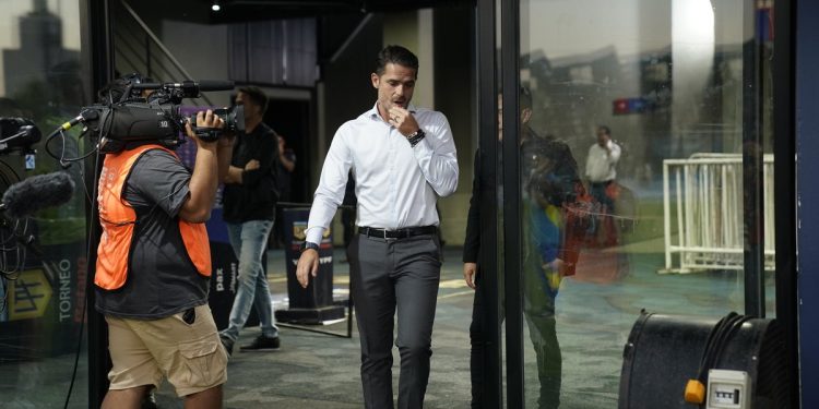 Cómo actuó Gago en cada situación conflictiva que se le presentó como DT