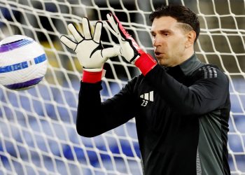 Con Dibu Martínez, el Aston Villa visita al Brujas por los octavos de la Champions League