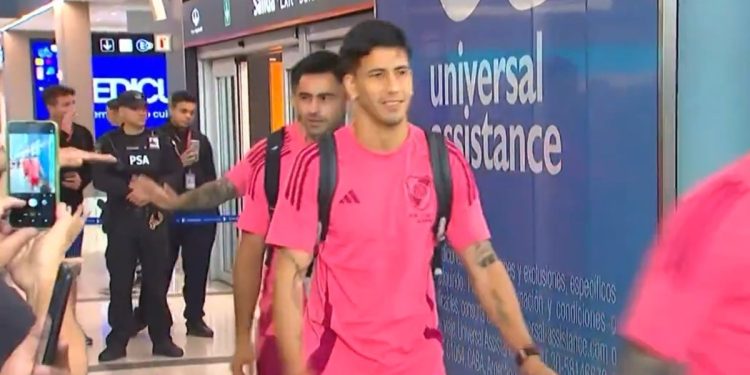 Con todos a bordo, River emprendió el viaje a Asunción