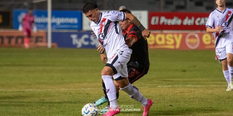 Con un Salinas inspirado, Chacarita regresó al triunfo