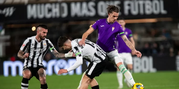 El Córdoba CF sabe moverse en río revuelto: eficaz ante los rivales de la parte baja de la clasificación