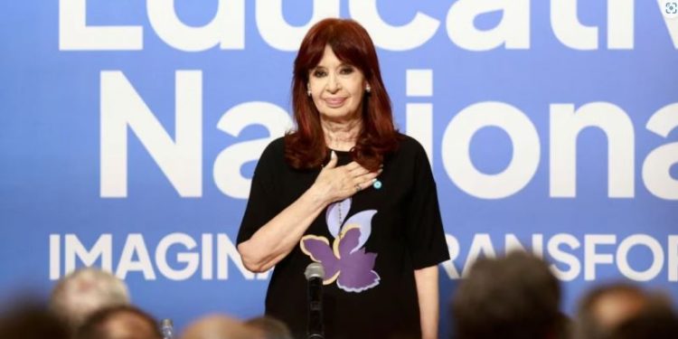 Cristina Kirchner, dura con Milei y los diputados peronistas que votaron por el acuerdo con el FMI