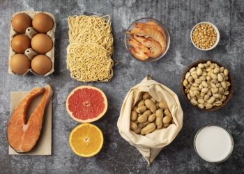 Cuida tu intestino: esta especialista explica cuál es el alimento clave para sentirte más liviano y estar más sano