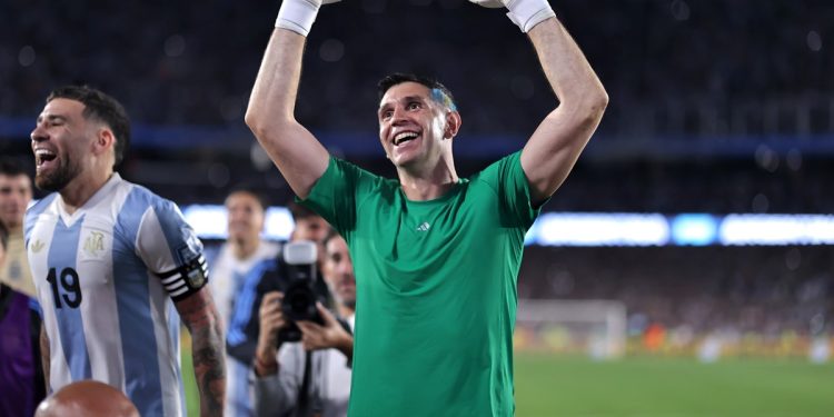 Dibu íntimo: el ejemplo Messi, el Mundial 2026 y los silbidos que se le vienen en Francia