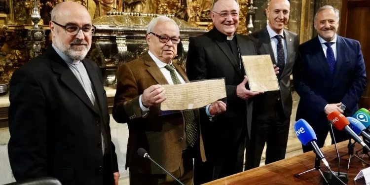La Nodicia de Kesos (959) y la Donación del rey Silo regresan al Archivo de la Catedral de León tras ser restaurados