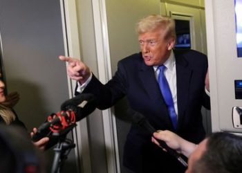 El BdE sube su previsión de PIB al 2,7%, pero advierte del riesgo de caídas bruscas en bolsa