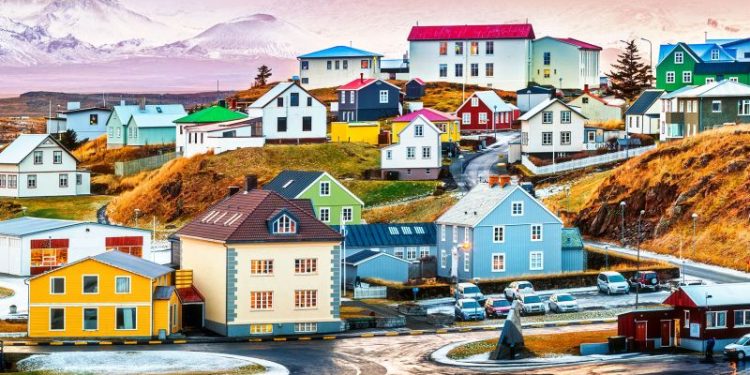 El bellísimo país europeo es el más seguro del mundo, paga sueldos de 8000 euros y busca latinos para trabajar