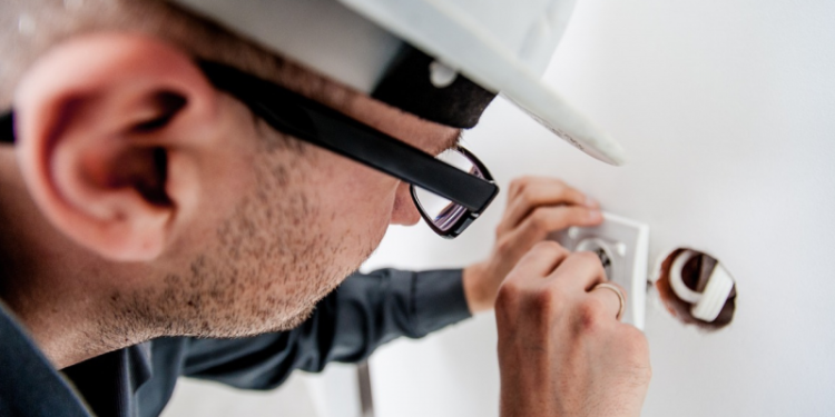 El electrodoméstico que sí o sí debes apagar o te duplicará la tarifa de luz