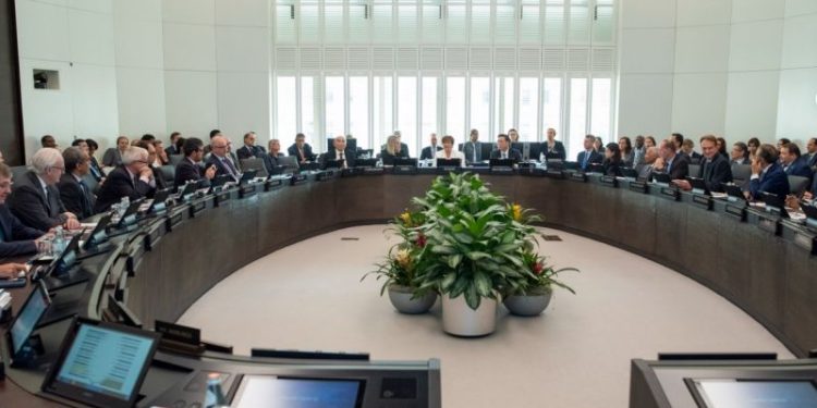 El FMI trae invitados: el Banco Mundial y Bopreal para levantar el cepo y pagar dividendos