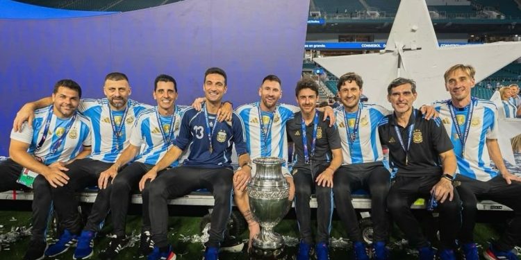 El integrante del cuerpo técnico de la Selección que anunció su salida antes de las Eliminatorias Sudamericanas