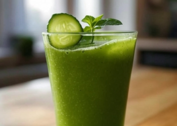 El licuado lleno de colágeno que alivia el dolor de rodilla y desinflama las articulaciones