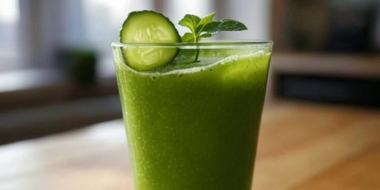 El licuado lleno de colágeno que alivia el dolor de rodilla y desinflama las articulaciones