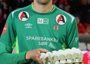 ¡El primer club de Haaland en Noruega le regaló cuatro maples de huevos a su arquero!