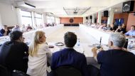 Unos 50 intendentes se enfrentan a Máximo K e insisten con el desdoblamiento