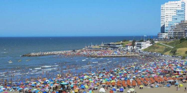Estadías cortas y consumo más moderado: cómo fue la temporada de verano 2025, provincia por provincia