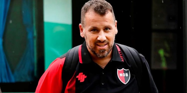 Fabbiani tras su primera victoria como DT de Newell’s: “La gente se merecía esta alegría”