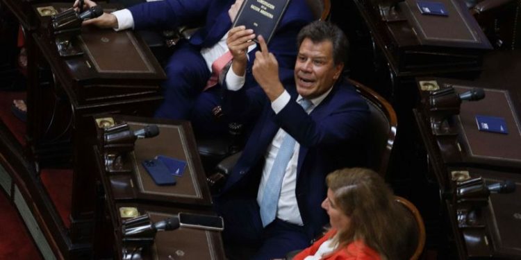 Facundo Manes lanzó una dura advertencia tras denunciar amenazas de Santiago Caputo: “No soy el primero”