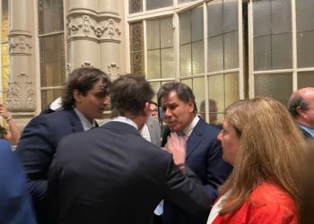 Fuerte cruce entre Santiago Caputo y Manes: qué pasó y quién le habría pegado al diputado